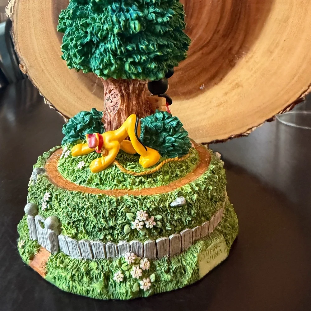 Vintage Disney: Mickey, Minnie & Pluto in Park With Bell Jar/Dome (Pluto Damage) - Picture 9 of 12